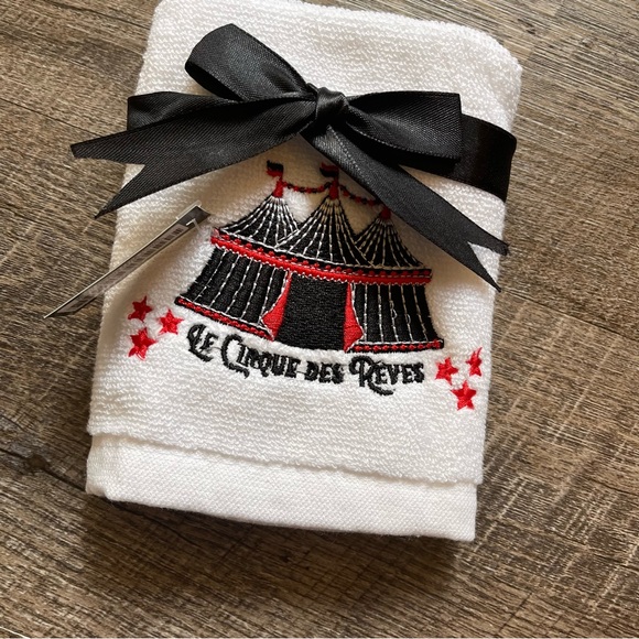 SOLD Fairyloot Night Circus Inspired Le Cirque Des Reves Face Towel - Picture 2 of 4